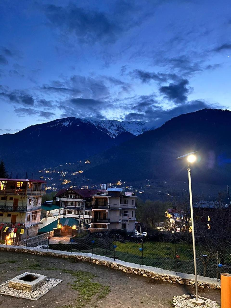The Rohtang Chalet Hotell Manāli Eksteriør bilde